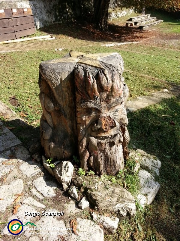 12 - Prima scultura lignea.jpg
